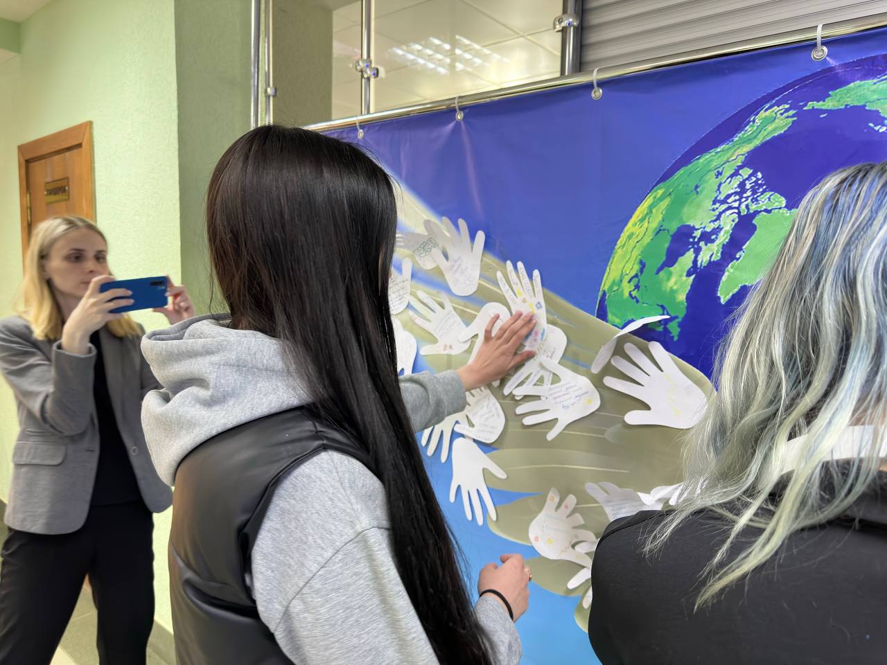 Студенты 1 курса кафедры Цифровая экономика приняли участие во Всероссийской акции «Голубь Мира – Голубь Победы», посвященной празднованию 80-летия Победы.