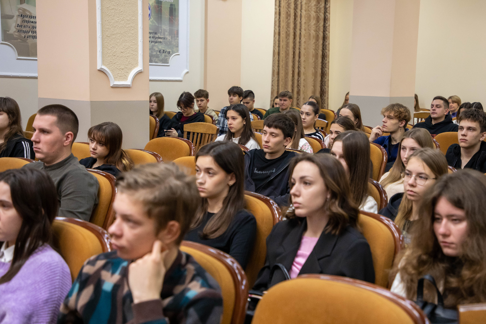 Преподаватели и студенты кафедры приняли участие в коммуникационной сессии