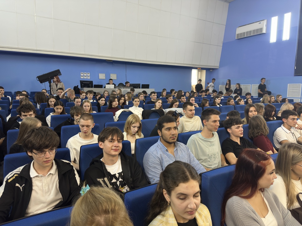 Студенты первого курса активно погрузились в жизнь университета