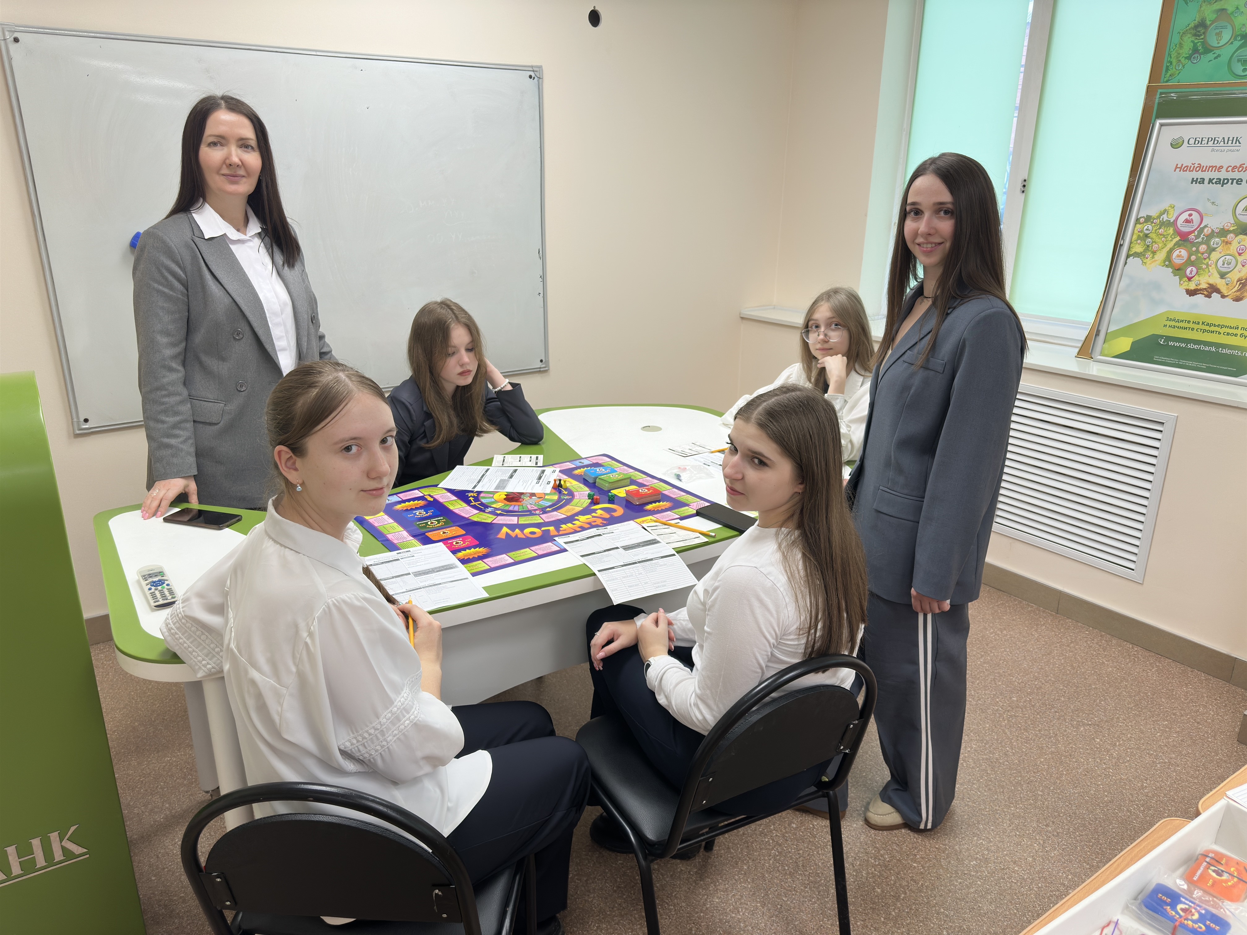 27 февраля 2025 года в рамках занятий экономической школы преподаватели кафедры провели интерактивное занятие